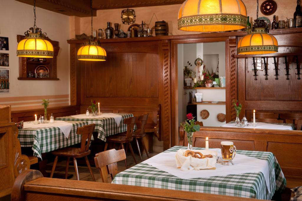 Hubertushof Fromwald Hotel Und Gasthof Bad Fischau Экстерьер фото