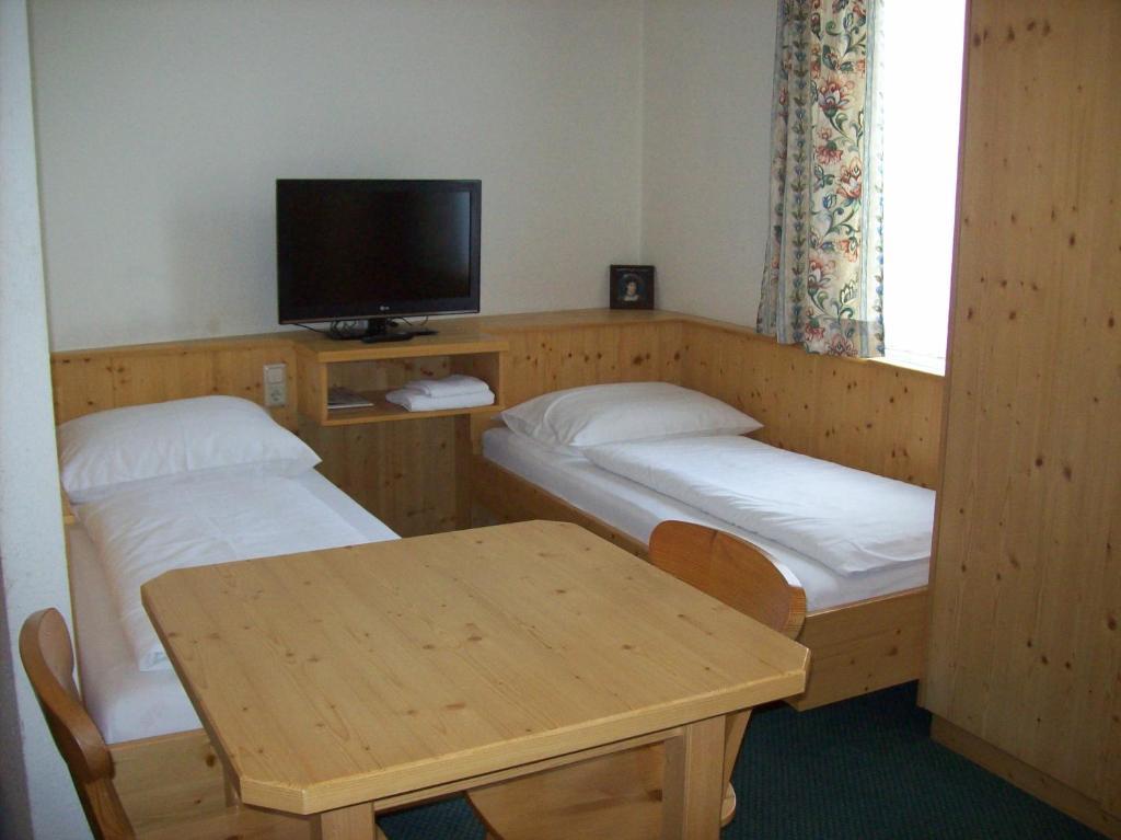 Hubertushof Fromwald Hotel Und Gasthof Bad Fischau Номер фото