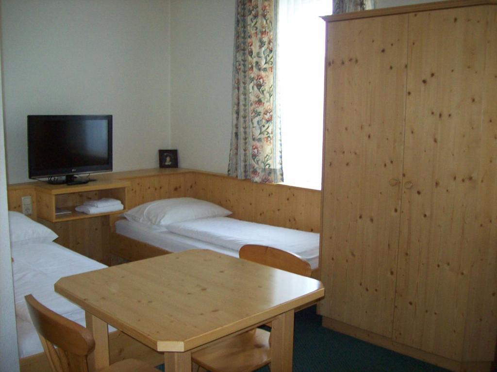Hubertushof Fromwald Hotel Und Gasthof Bad Fischau Номер фото