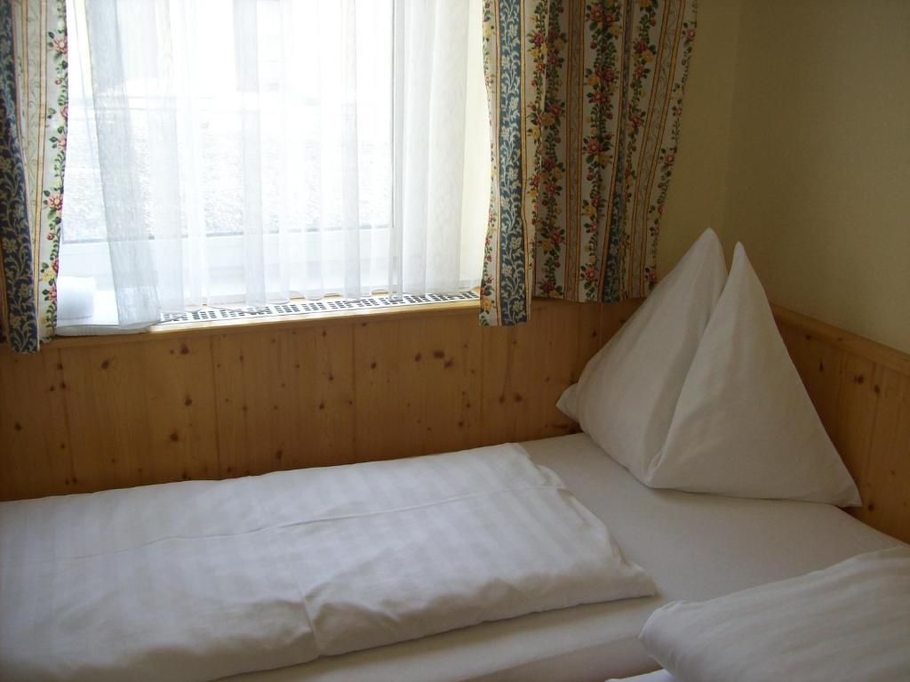 Hubertushof Fromwald Hotel Und Gasthof Bad Fischau Номер фото