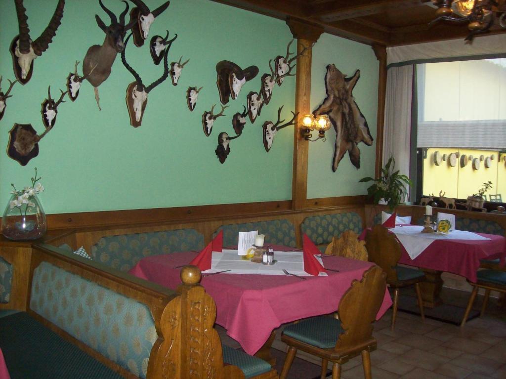 Hubertushof Fromwald Hotel Und Gasthof Bad Fischau Экстерьер фото
