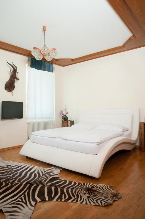 Hubertushof Fromwald Hotel Und Gasthof Bad Fischau Экстерьер фото
