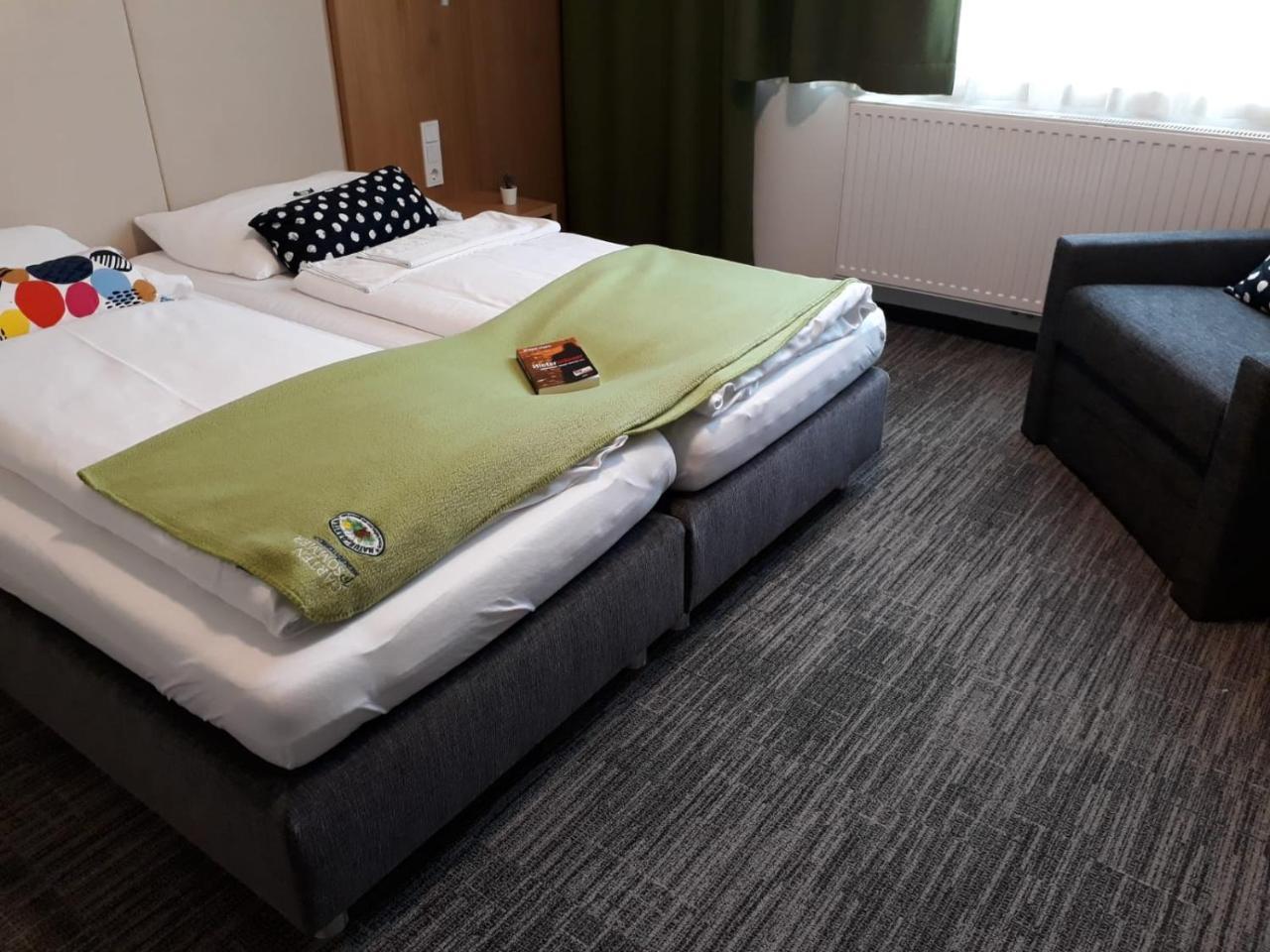 Hubertushof Fromwald Hotel Und Gasthof Bad Fischau Экстерьер фото